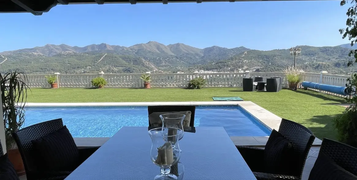 Sale of finca - cortijo in Monda 3