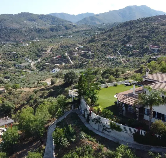 Sale of finca - cortijo in Monda