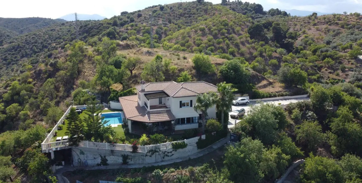 Sale of finca - cortijo in Monda 8