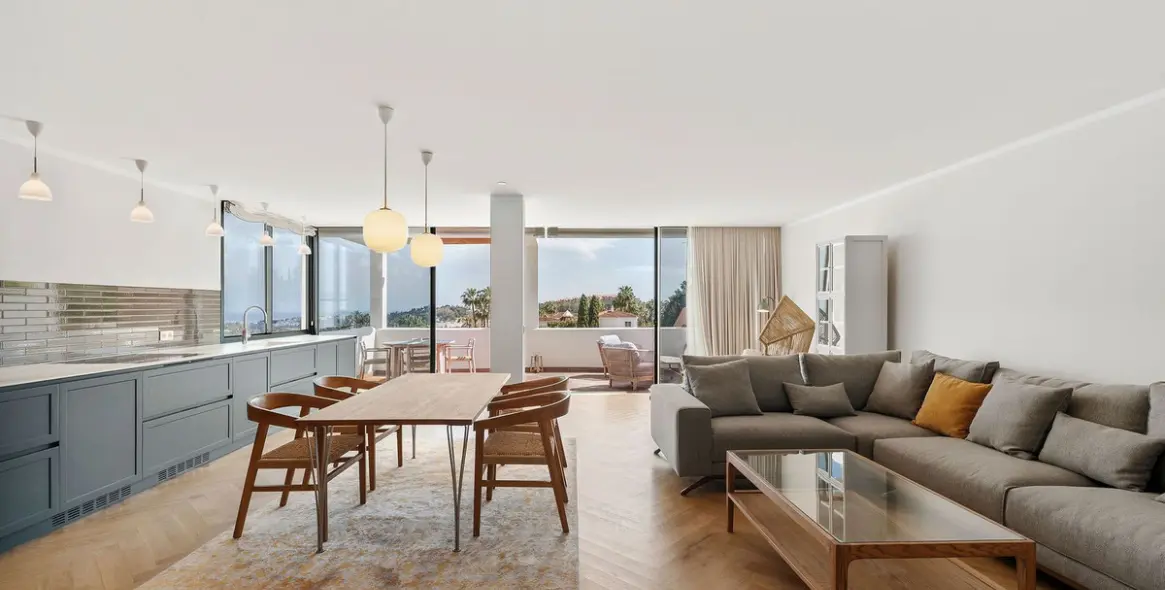 Venta de apartamento en planta media en Nueva Andalucía 1