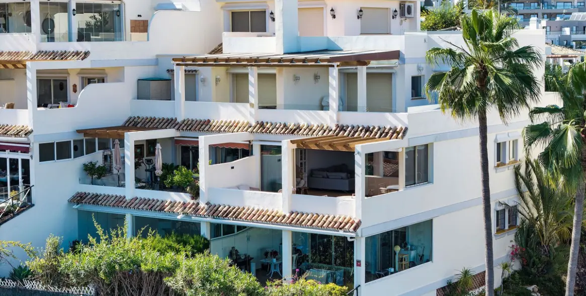 Venta de apartamento en planta media en Nueva Andalucía 2