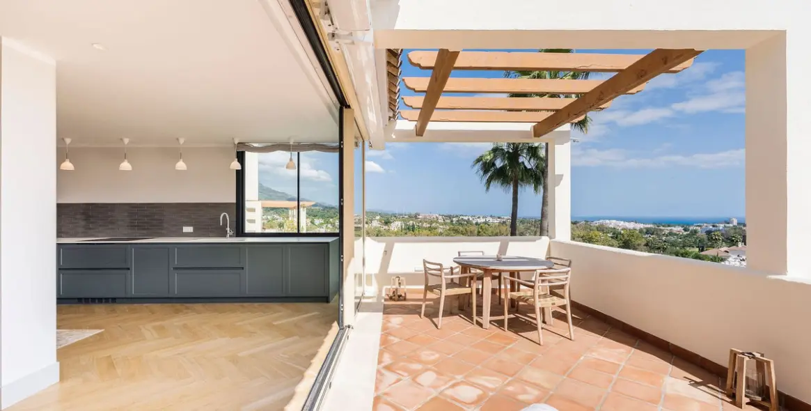 Venta de apartamento en planta media en Nueva Andalucía 9