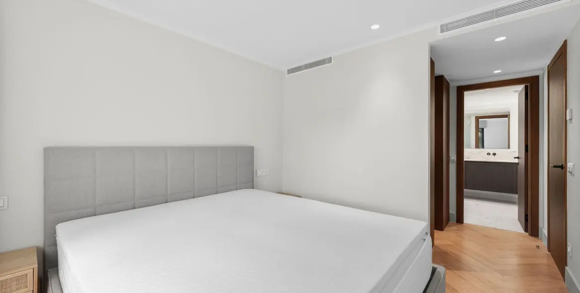 Venta de apartamento en planta media en Nueva Andalucía 11