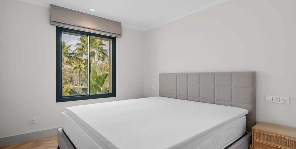 Venta de apartamento en planta media en Nueva Andalucía 14