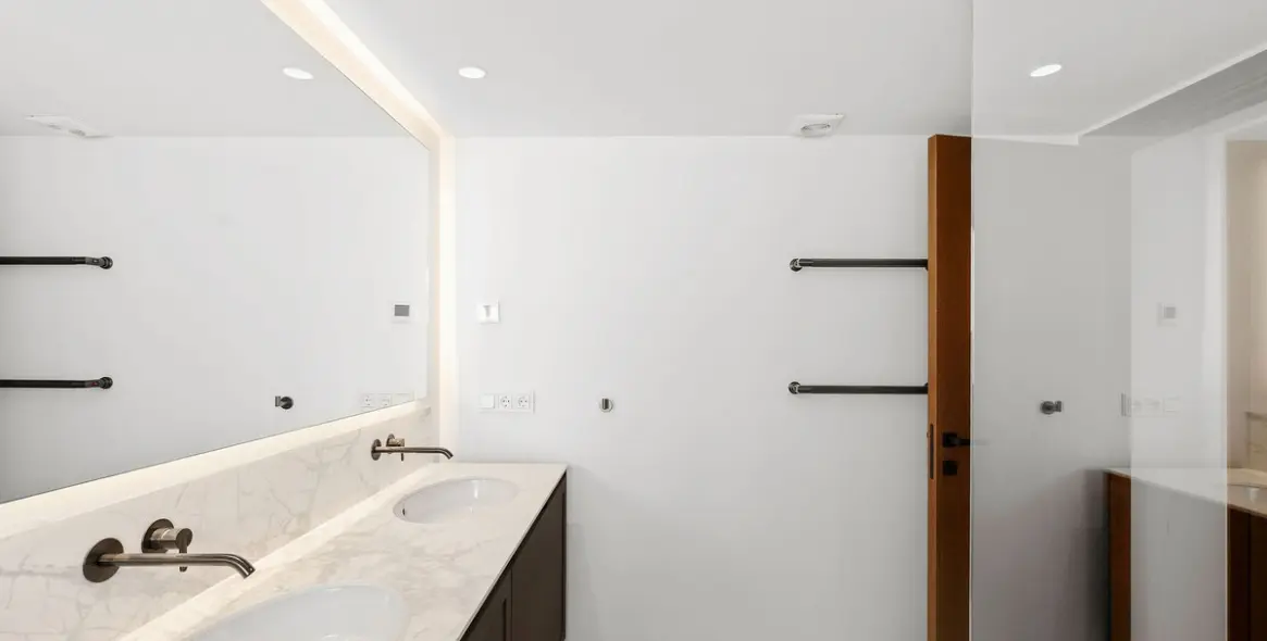 Venta de apartamento en planta media en Nueva Andalucía 17