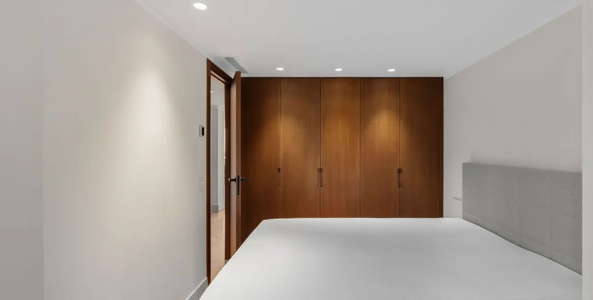 Venta de apartamento en planta media en Nueva Andalucía 18