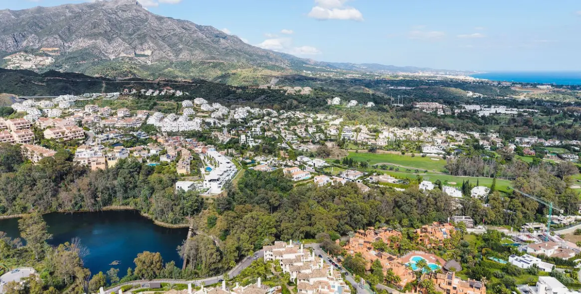 Sale of middle floor apartment in Nueva Andalucía 25