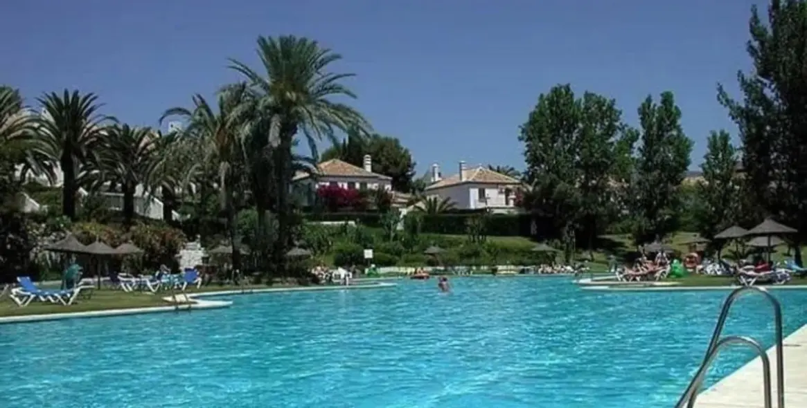 Продажа  отдельно стоящей виллы в Estepona 2