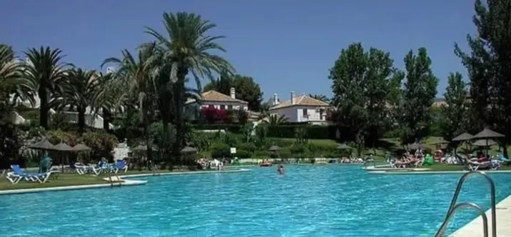 Продажа  отдельно стоящей виллы в Estepona 1