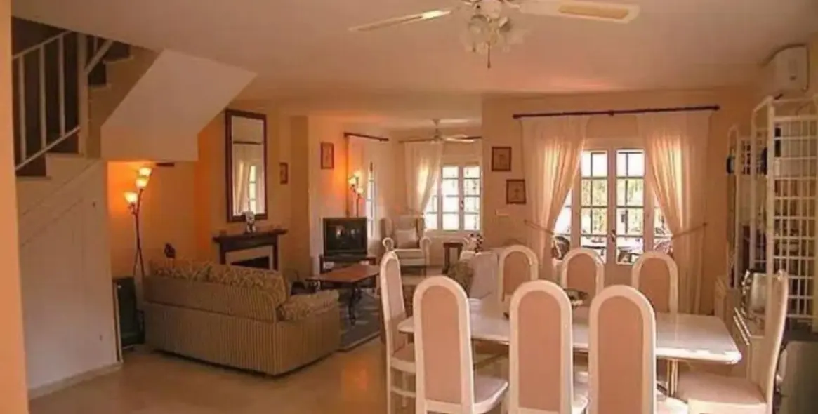 Продажа  отдельно стоящей виллы в Estepona 3