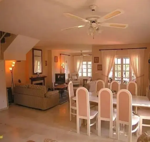 Продажа  отдельно стоящей виллы в Estepona