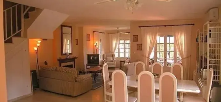 Продажа  отдельно стоящей виллы в Estepona 2