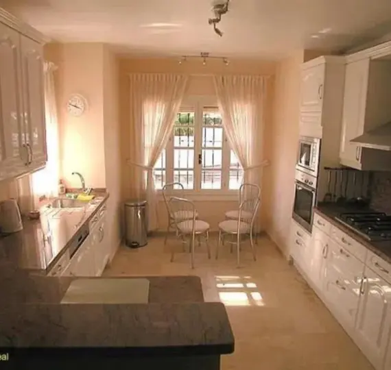 Продажа  отдельно стоящей виллы в Estepona