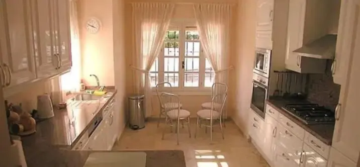 Продажа  отдельно стоящей виллы в Estepona 3