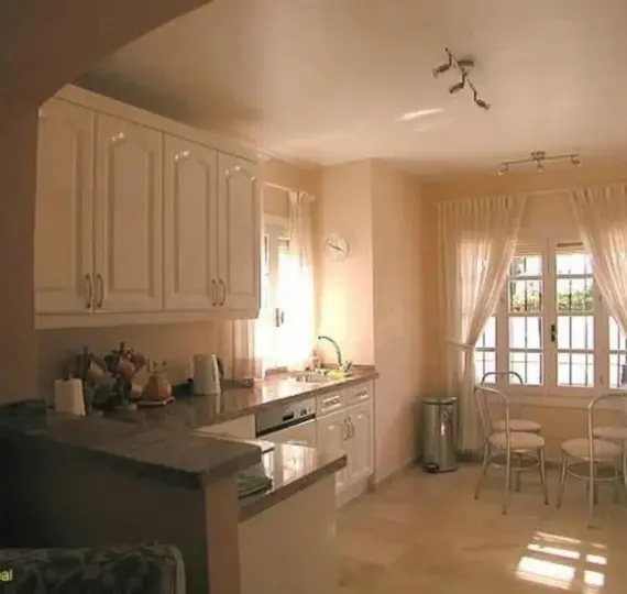 Продажа  отдельно стоящей виллы в Estepona