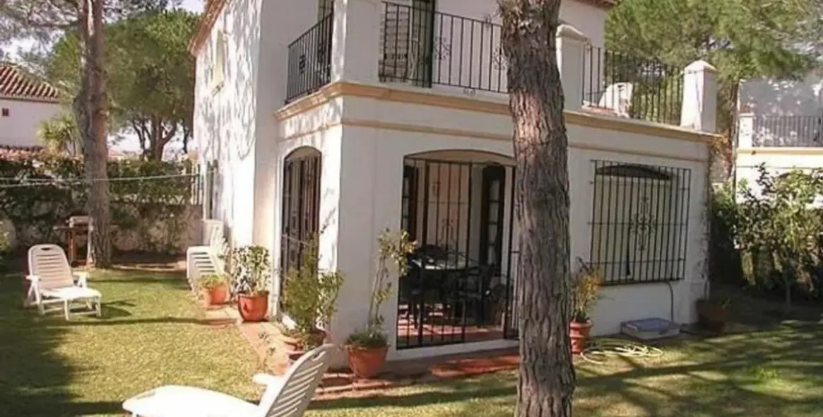 Продажа  отдельно стоящей виллы в Estepona 10