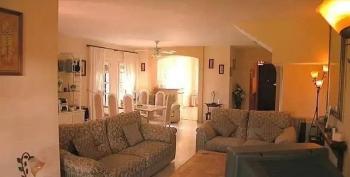 Продажа  отдельно стоящей виллы в Estepona 12