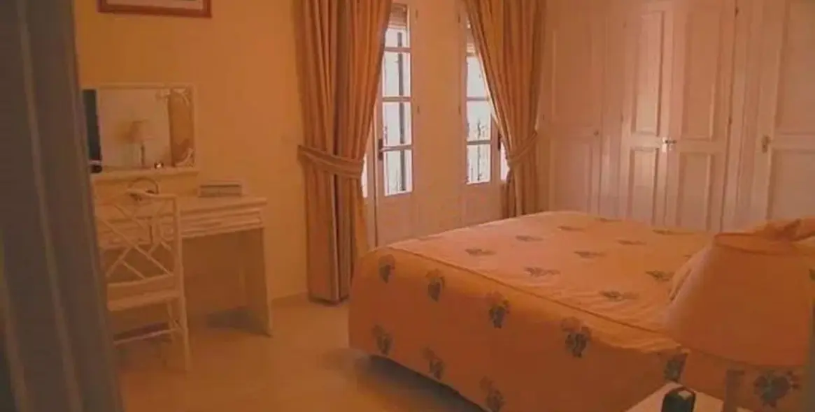 Продажа  отдельно стоящей виллы в Estepona 15