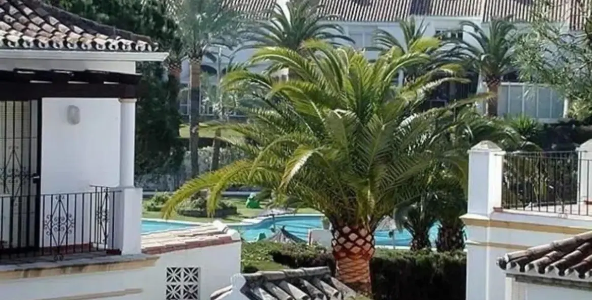 Продажа  отдельно стоящей виллы в Estepona 18