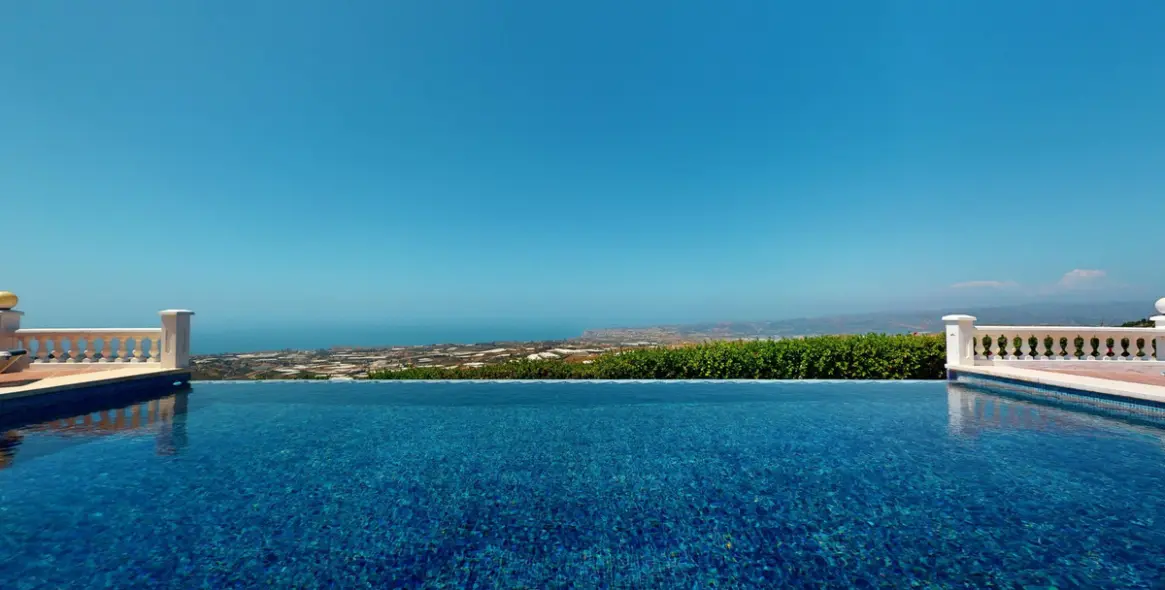 Sale of detached villa in Costa del Sol East 1