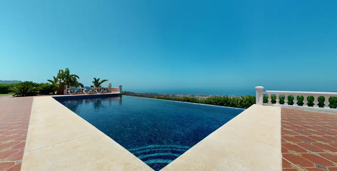 Sale of detached villa in Costa del Sol East 2