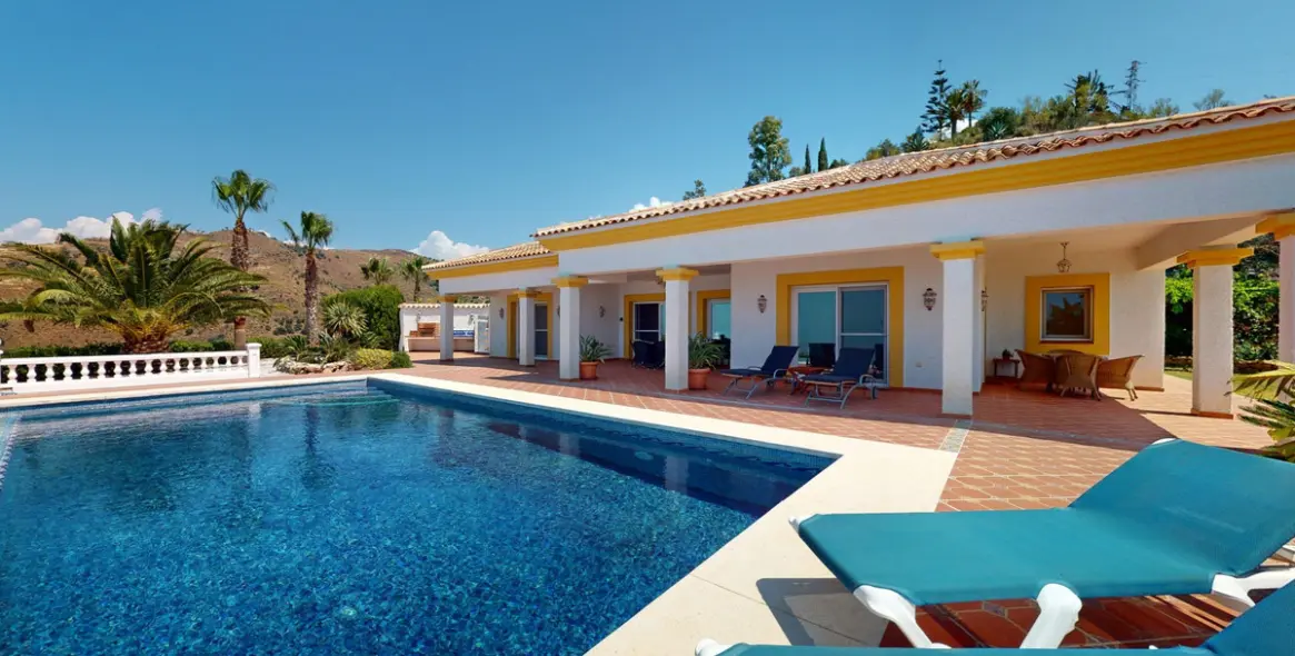 Sale of detached villa in Costa del Sol East 3