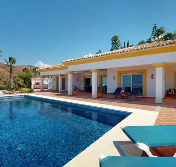 Detached villa R5123266