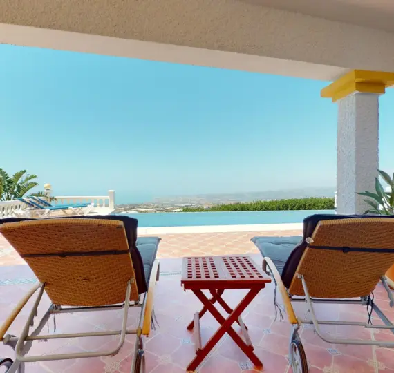 Detached villa R5123266