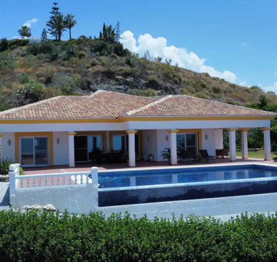 Detached villa R5123266
