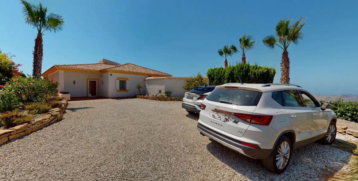 Sale of detached villa in Costa del Sol East 6