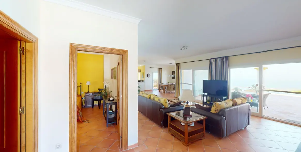 Sale of detached villa in Costa del Sol East 8