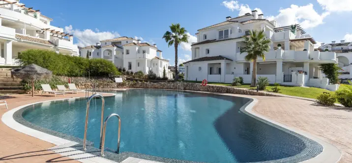 Venta de apartamento en planta media en Aloha 0