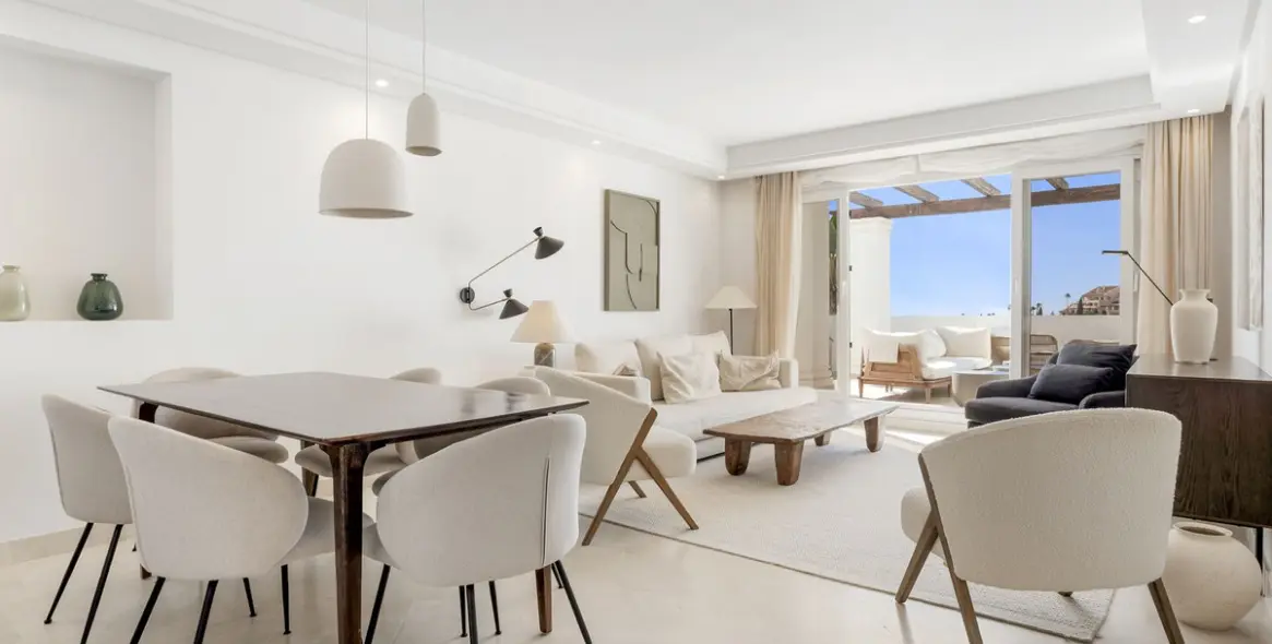 Venta de apartamento en planta media en Aloha 2