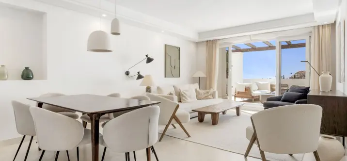 Venta de apartamento en planta media en Aloha 1