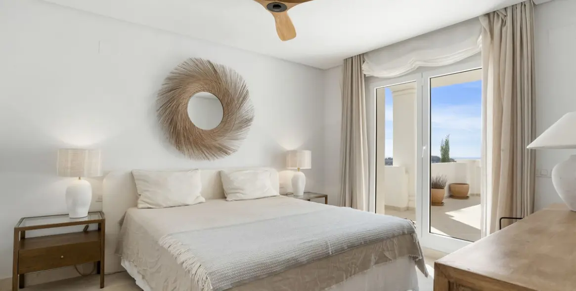 Venta de apartamento en planta media en Aloha 3