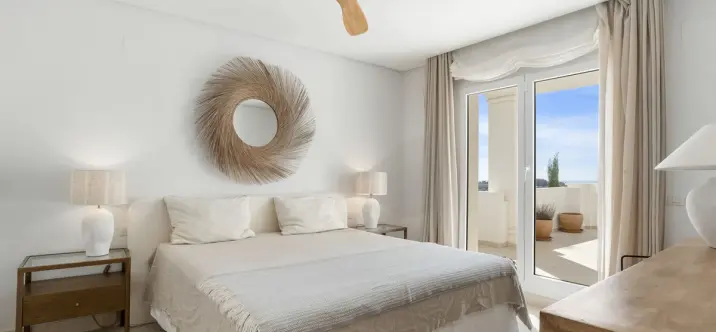 Venta de apartamento en planta media en Aloha 2