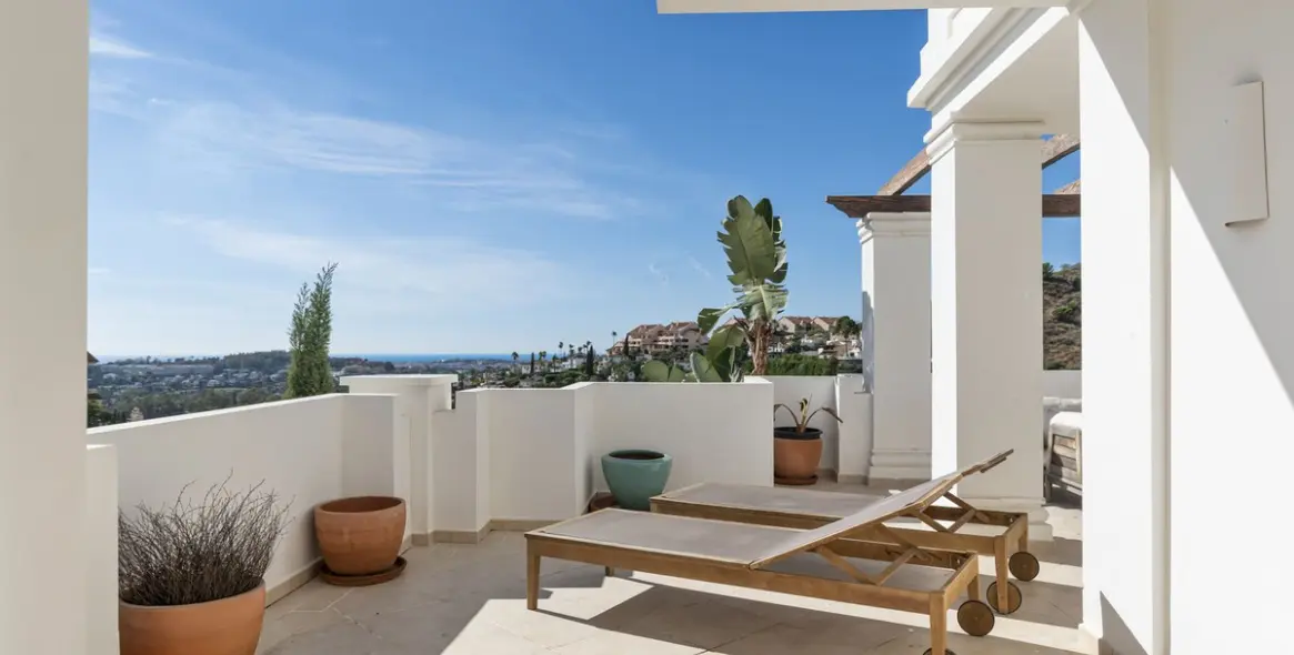 Venta de apartamento en planta media en Aloha 4