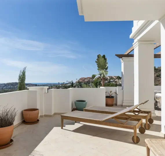 Venta de apartamento en planta media en Aloha