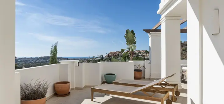 Venta de apartamento en planta media en Aloha 3