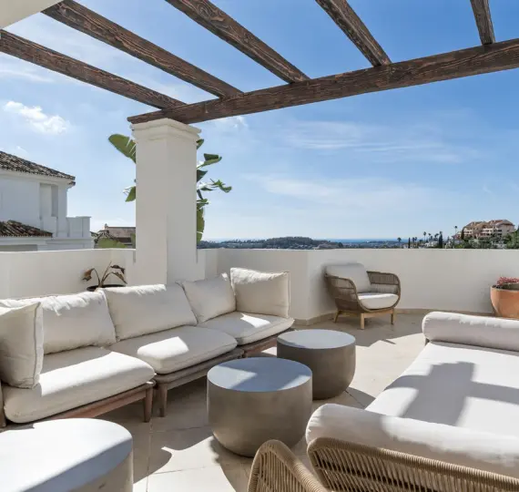 Venta de apartamento en planta media en Aloha