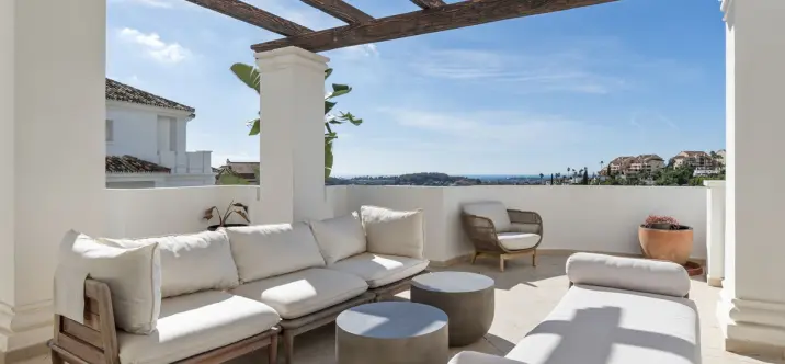 Venta de apartamento en planta media en Aloha 4