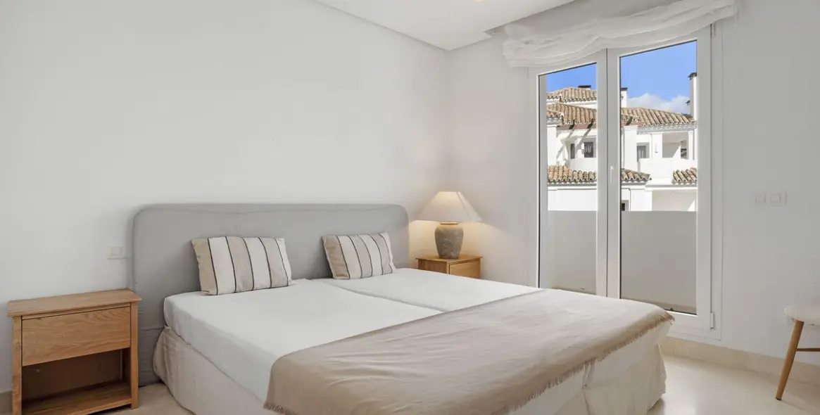 Venta de apartamento en planta media en Aloha 6