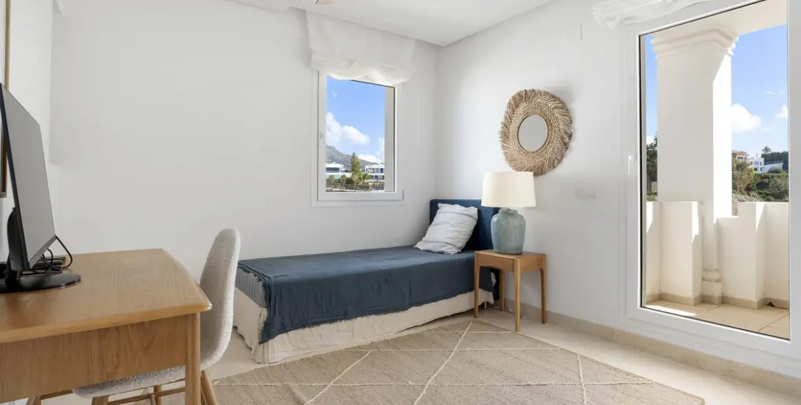 Venta de apartamento en planta media en Aloha 7