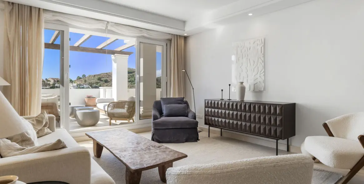 Venta de apartamento en planta media en Aloha 8