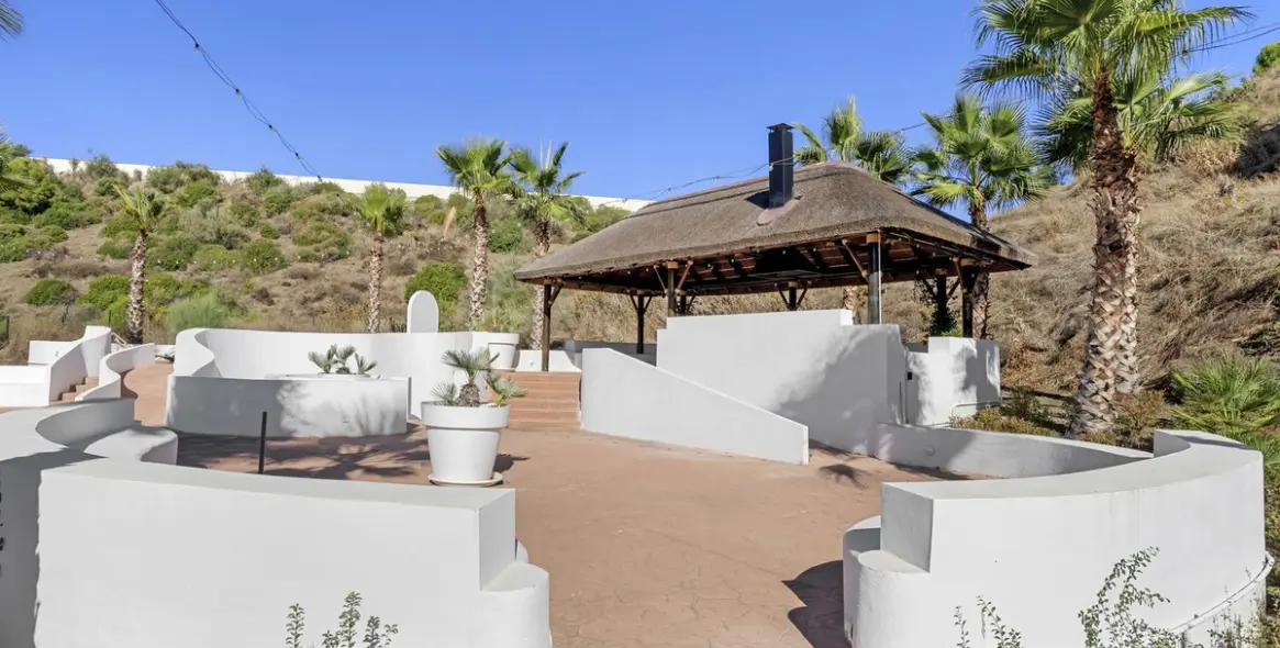 Sale of middle floor apartment in Aloha 22