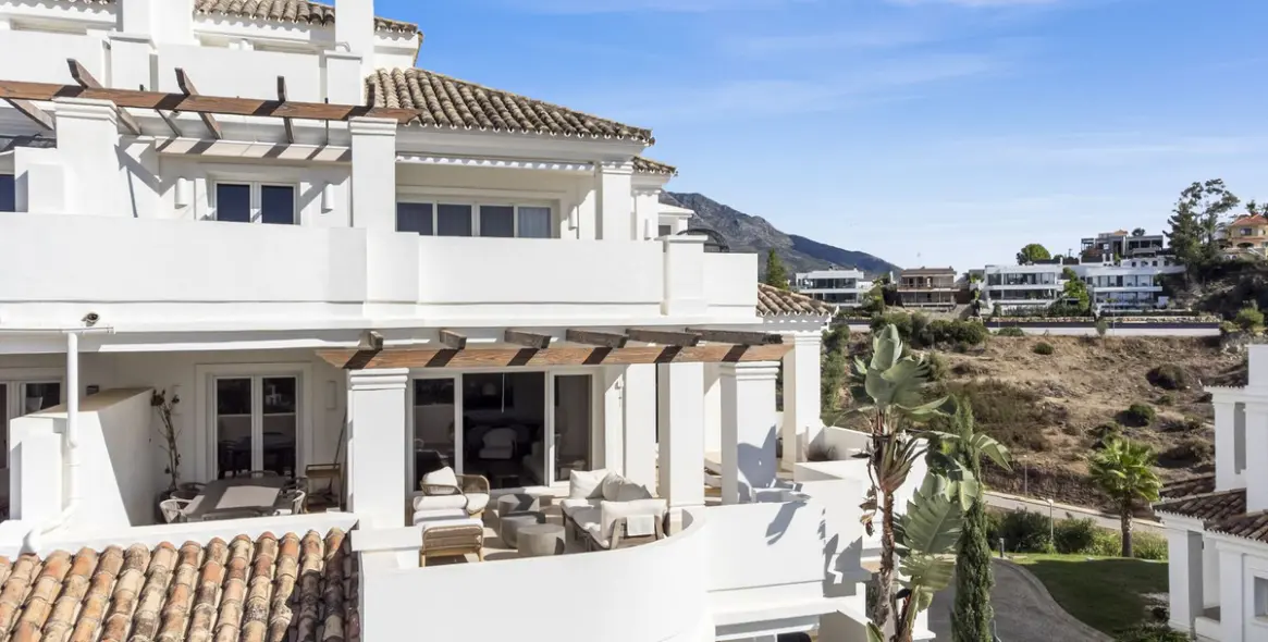 Sale of middle floor apartment in Aloha 28