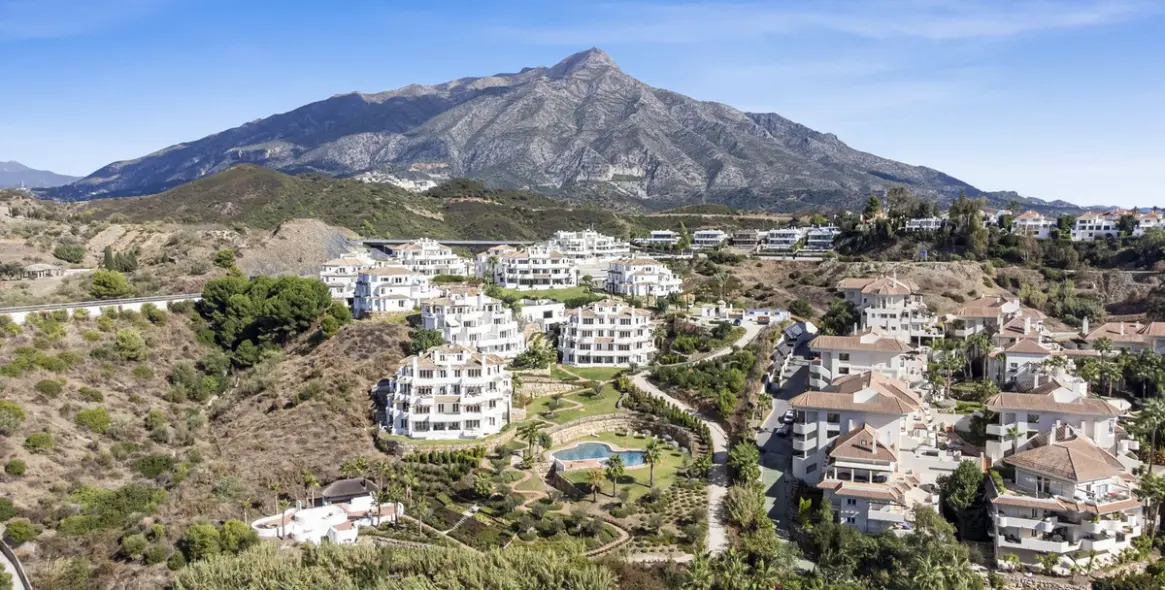 Sale of middle floor apartment in Aloha 31