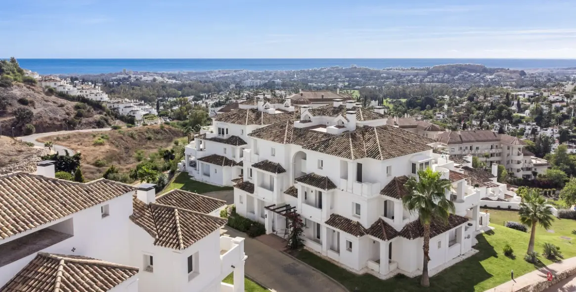 Sale of middle floor apartment in Aloha 33