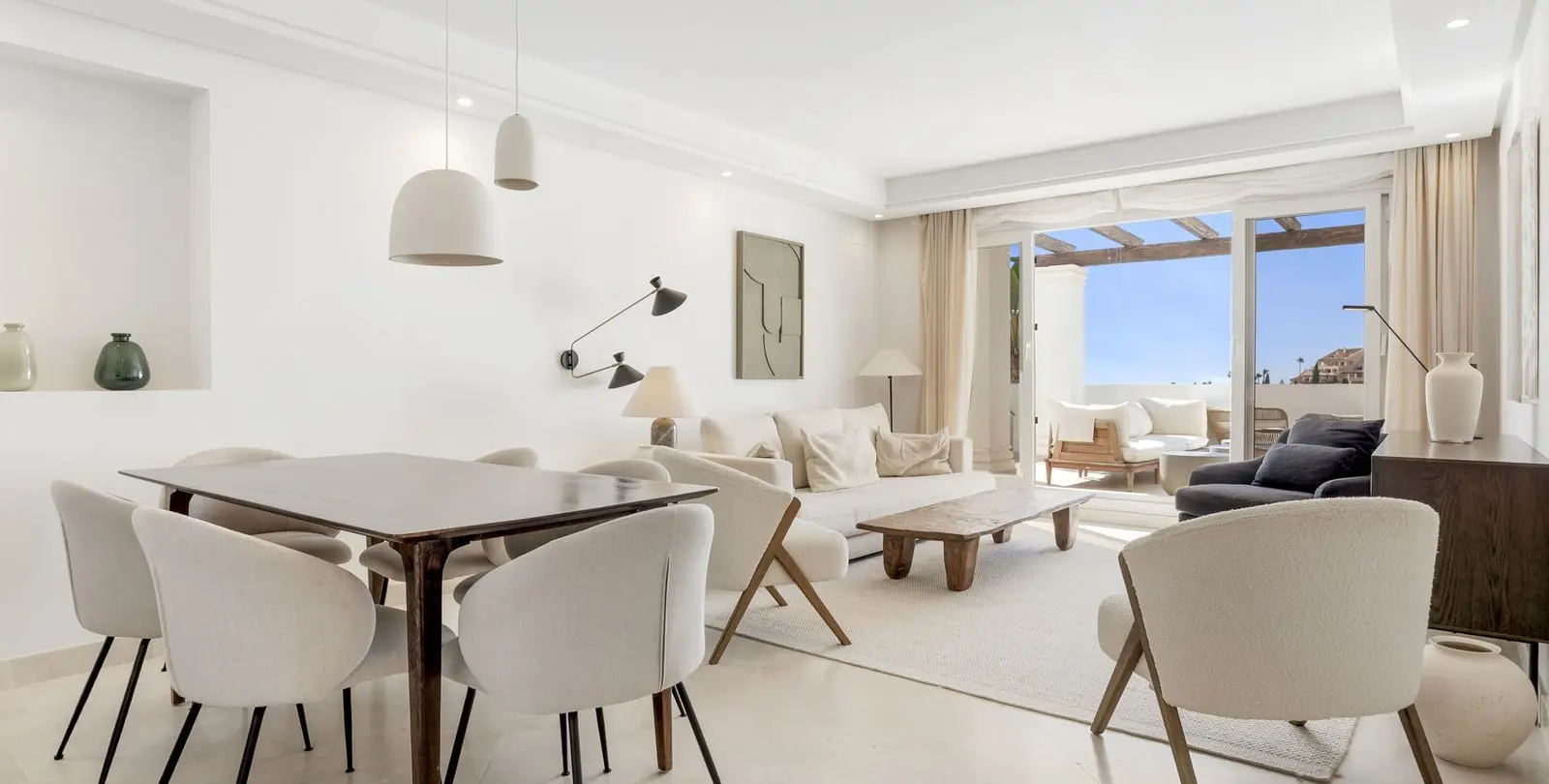 Sale of middle floor apartment in Aloha 2