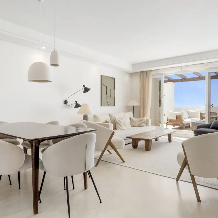 Sale of middle floor apartment in Aloha